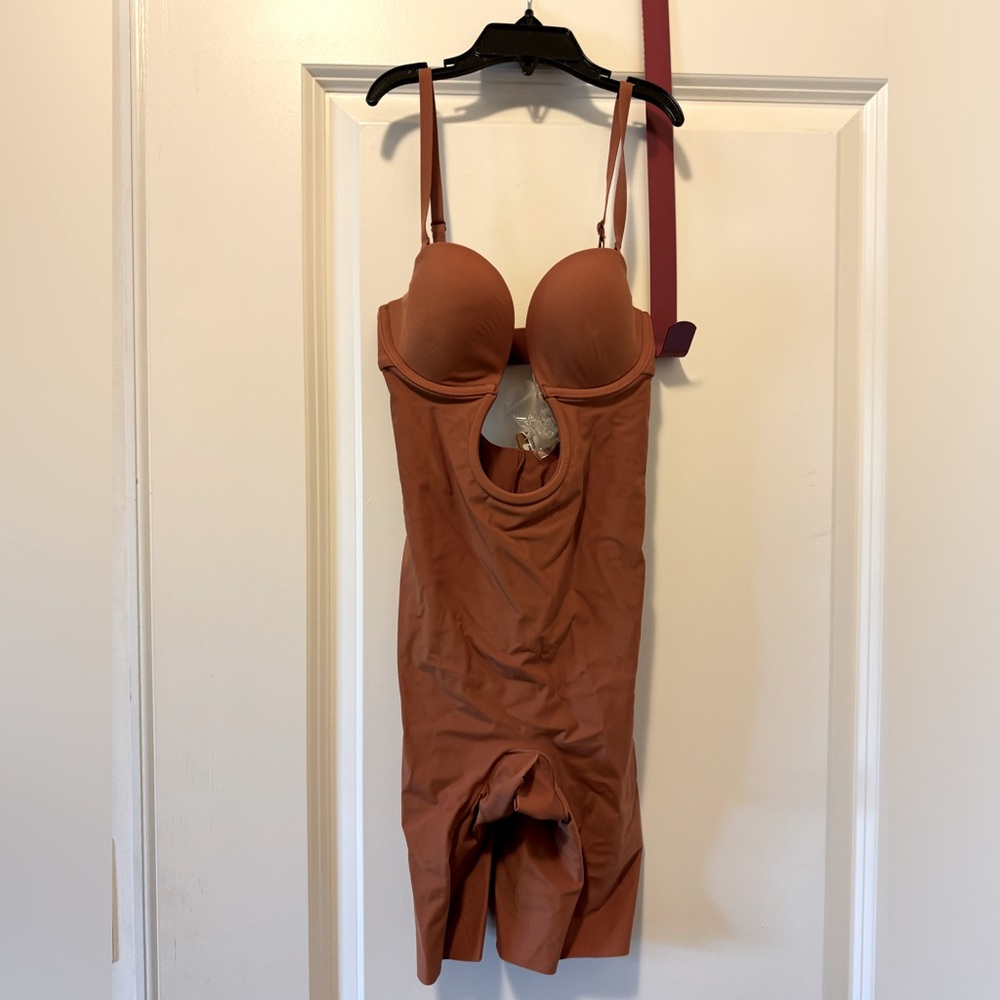 Skims Deep Plunge Shapewear Mid Thigh Bodysuit Size XXS Color Bronze NWT